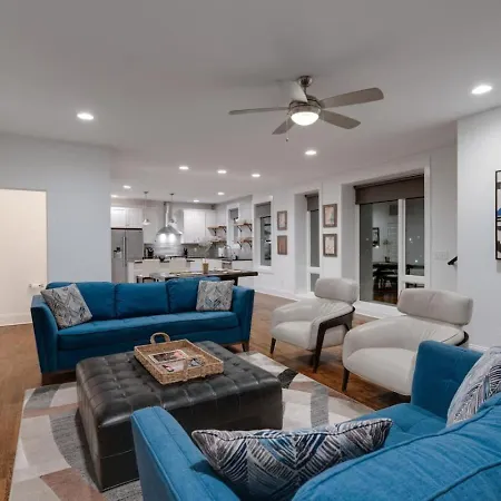 Elegant Townhouse Near Broadway Villa
